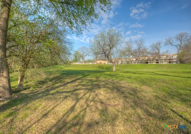 2nd image of 730 E Mather St, New Braunfels, TX 78130