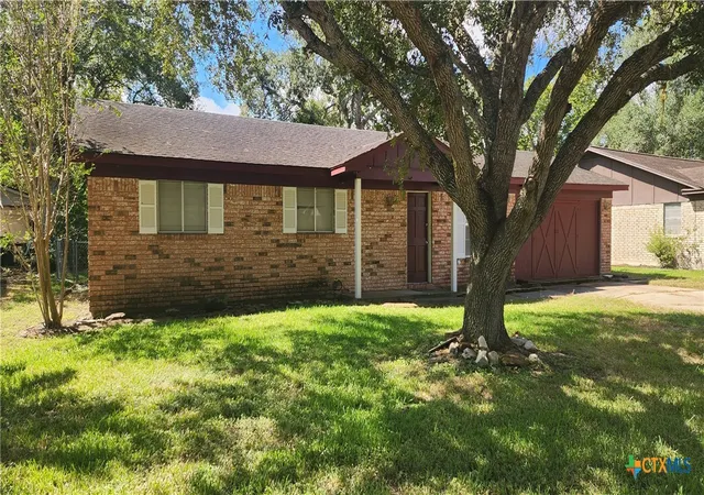 2nd image of 604 Davis St, Edna, TX 77957 | MLS# 596347