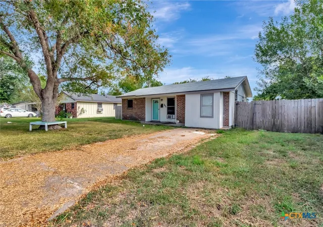 Photo 3 of Single family home for sale at 3401 Woodlawn St, Victoria, TX 77901 | MLS# 596507 | Listing updated on 2026-01-15