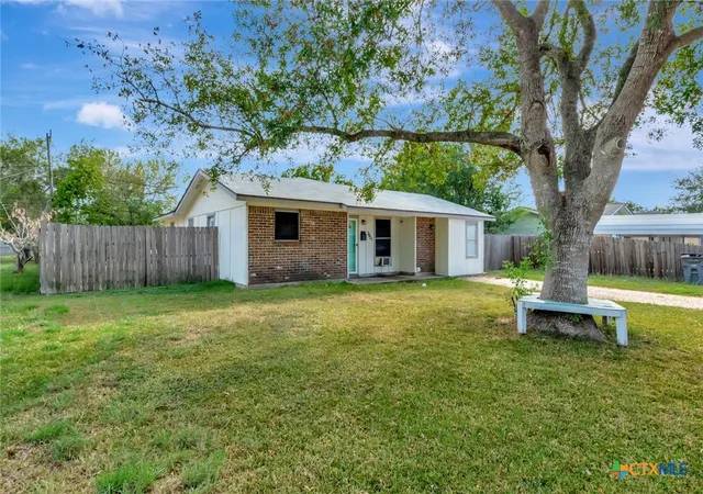 Photo 3 of Single family home for sale at 3401 Woodlawn St, Victoria, TX 77901 | MLS# 596507 | Listing updated on 2026-01-15