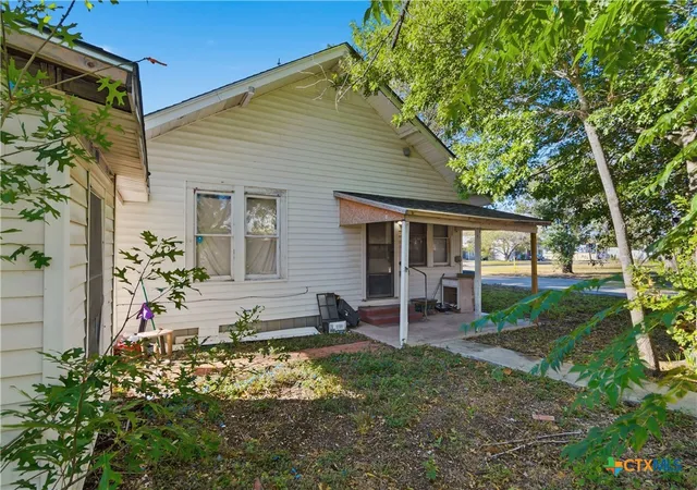 2nd image of 603 E Court St, Seguin, TX 78155 | MLS# 596870