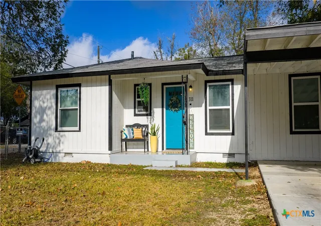 2nd image of 311 Torrey St, New Braunfels, TX 78130 | MLS# 597032