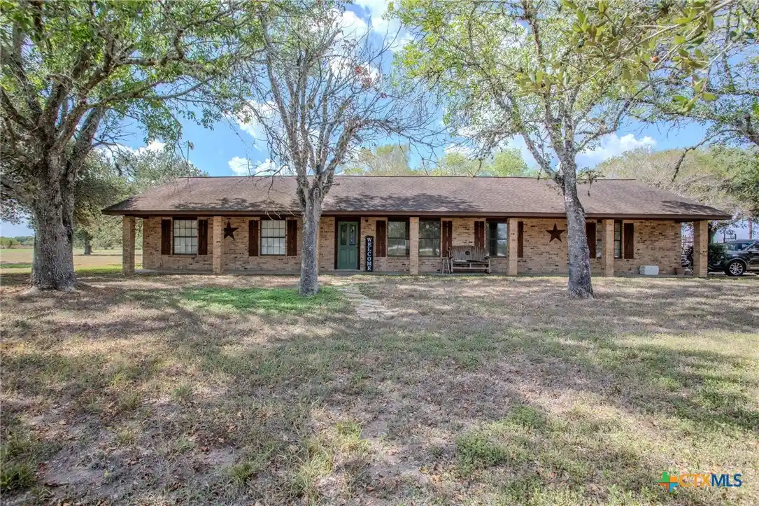 Photo 1 of Single family home for sale at 25195 Us Hwy 77, Yoakum, TX 77995 | MLS# 596752 | Listing updated on 2026-10-13
