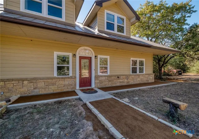 Photo 3 of Single family home for sale at 123 Bowie Trl, Luling, TX 78648 | MLS# 597441 | Listing updated on 2026-04-15