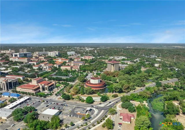 Listing Photo 2 - Condo for sale in building located at 1007 Hackberry St, San Marcos, TX 78666 - Unit #