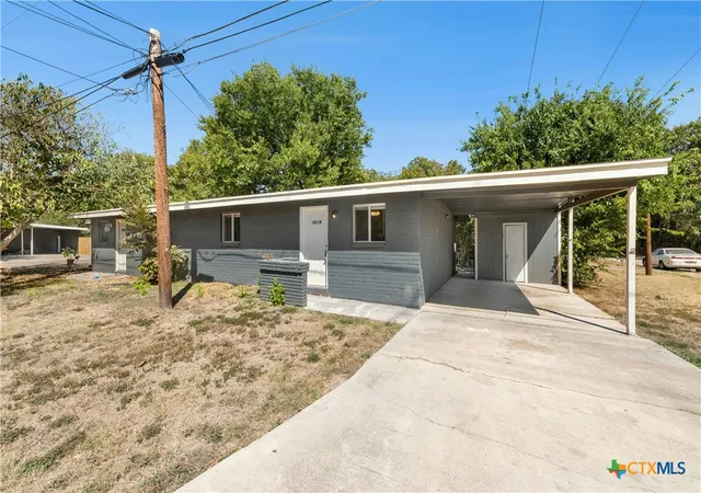 Listing Photo 4 - Condo for sale in building located at 1007 Hackberry St, San Marcos, TX 78666