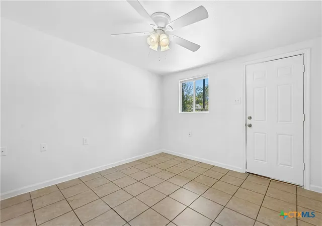 Listing Photo 4 - Condo for sale in building located at 1011 Hackberry St, San Marcos, TX 78666 - Unit #A/B