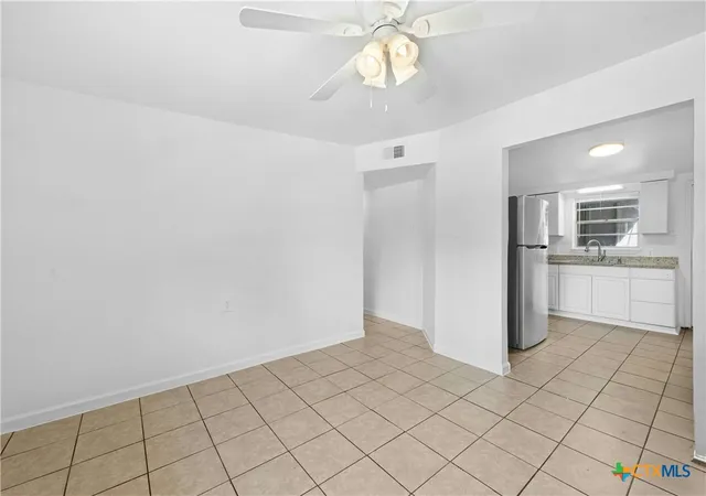Listing Photo 5 - Condo for sale in building located at 1011 Hackberry St, San Marcos, TX 78666 - Unit #A/B