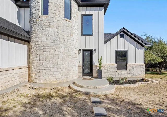 2nd image of 411 Cielo Vis, Canyon Lake, TX 78133 | MLS# 597120