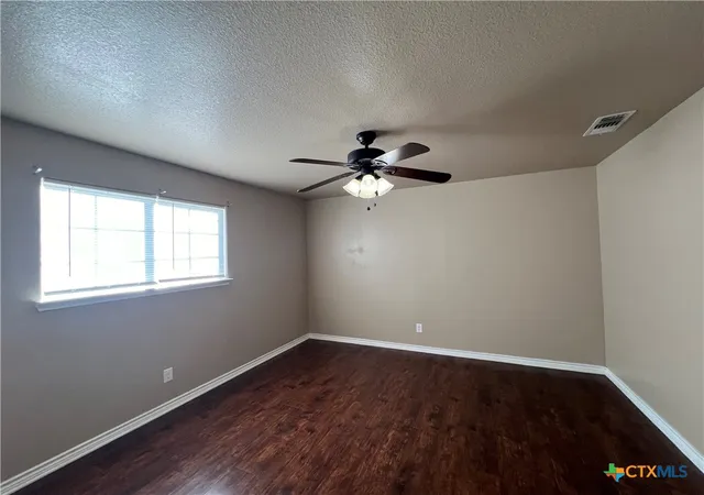 2nd image of 1105 Grace Pt Dr, Killeen, TX 76549