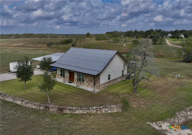 Photo 1 of Single family home for sale at 27 Stehle Rd, Victoria, TX 77905 | MLS# 598428 | Listing updated on 2026-03-17