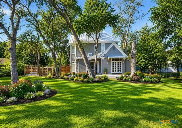 2nd image of 211 Lavaca St, Yoakum, TX 77995 | MLS# 598907