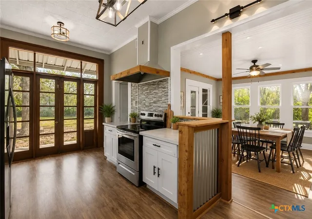 Photo 3 of Single family home for sale at 211 Lavaca St, Yoakum, TX 77995 | MLS# 598907 | Listing updated on 2026-07-29