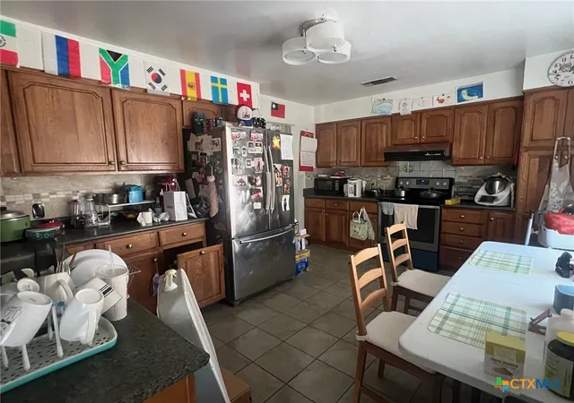 5th image of 114 Chevy Chase St, Port Lavaca, TX 77979 | MLS# 599553