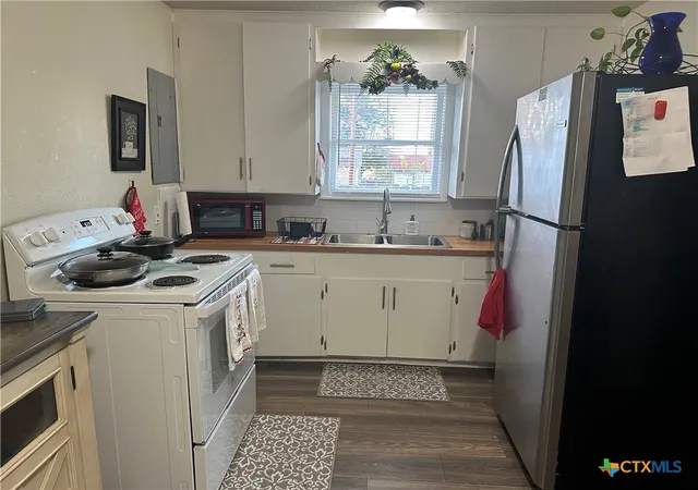 Photo 2 of Single family home for sale at 3081 S Stockdale Hwy St, Seguin, TX 78155 | MLS# 600327 | Listing updated on 2026-09-17