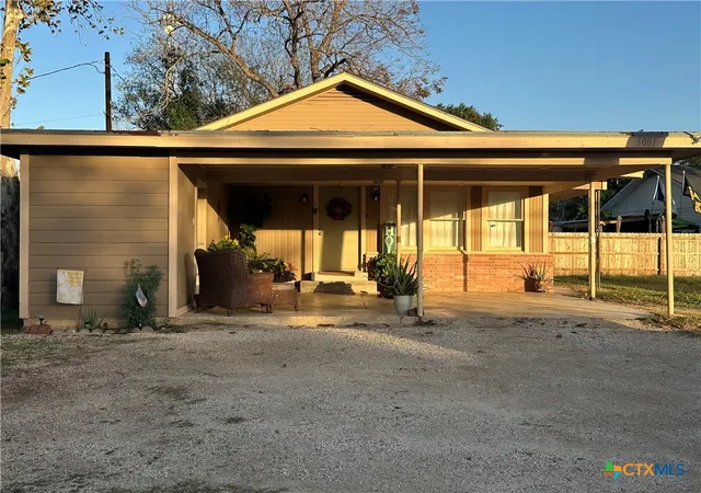 Photo 4 of Single family home for sale at 3081 S Stockdale Hwy St, Seguin, TX 78155 | MLS# 600327 | Listing updated on 2026-09-17