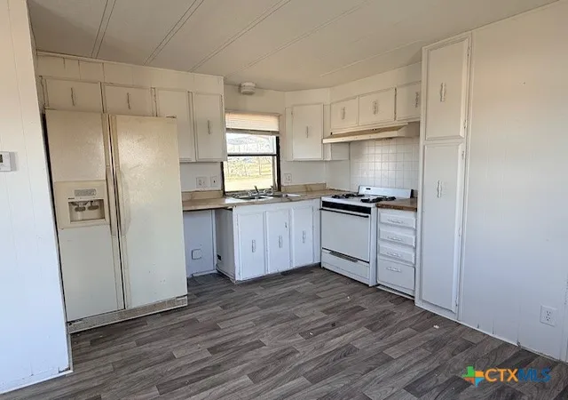 Photo 2 of Manufactured home for sale at 135 Creekway Ln, Seguin, TX 78155 | MLS# 599919 | Listing updated on 2026-03-26
