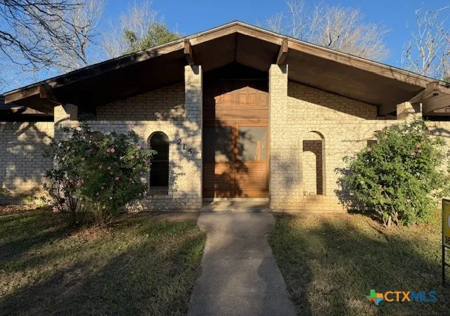 Photo 2 of Sale Pending at 215 Price St, Yoakum, TX 77995 | MLS# 600418 | Listing updated on 2026-07-29