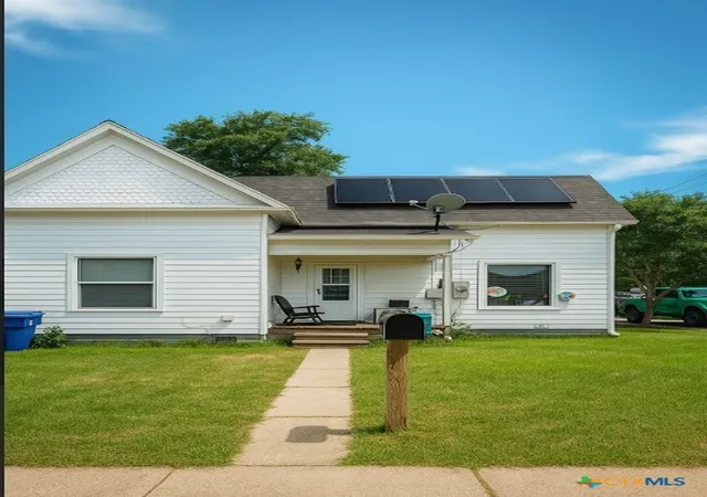 15th image of 202 Clark St, Yoakum, TX 77995 | MLS# 600489