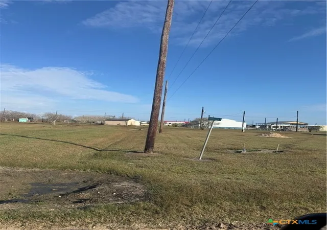 3rd image of 424 Clam Dr, Palacios, TX 77465 | MLS# 600472