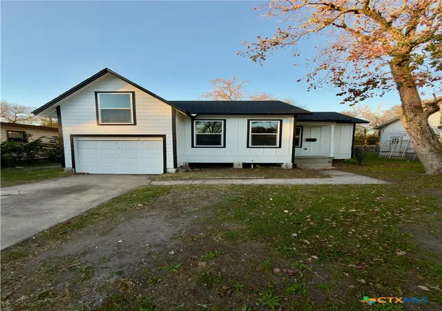 1st image of 1312 E Anaqua Ave, Victoria, TX 77901 | MLS# 600390