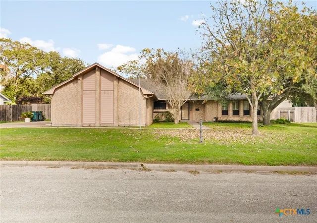 2nd image of 603 Suzanne St, Edna, TX 77957 | MLS# 600652