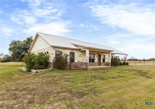 Homes for sale in Chilton, TX | 452 County Road 470, Chilton, TX 76632 | MLS# 600872