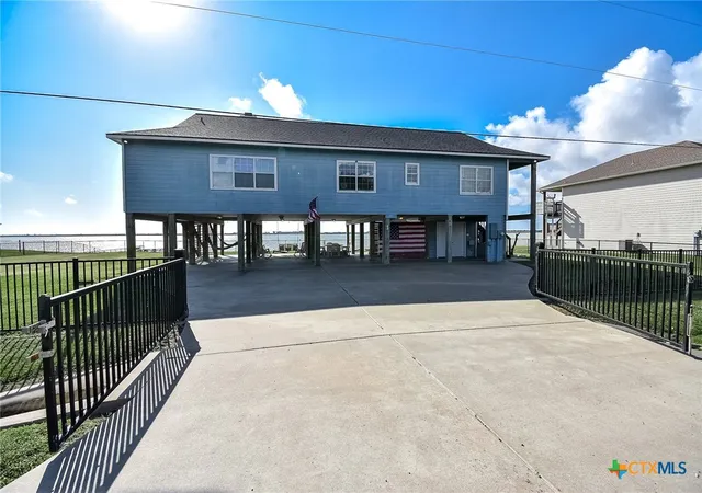 2nd image of 1504 W Bayshore Dr, Palacios, TX 77465 | MLS# 600936