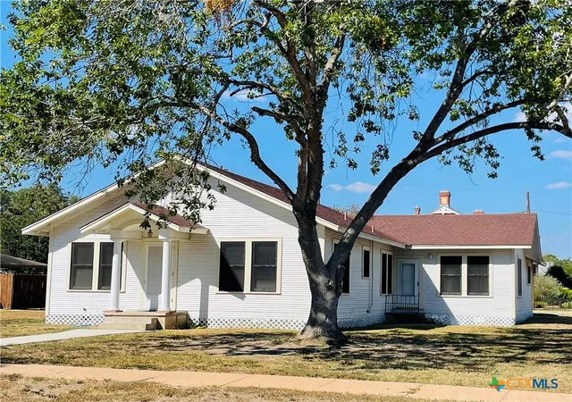 1st image of 302 W French St, Cuero, TX 77954 | MLS# 601309