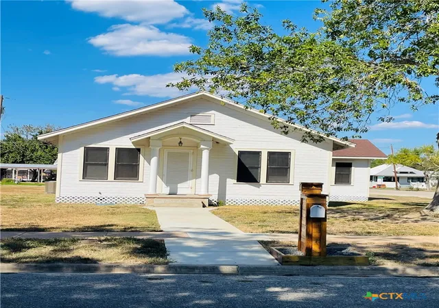 2nd image of 302 W French St, Cuero, TX 77954 | MLS# 601309