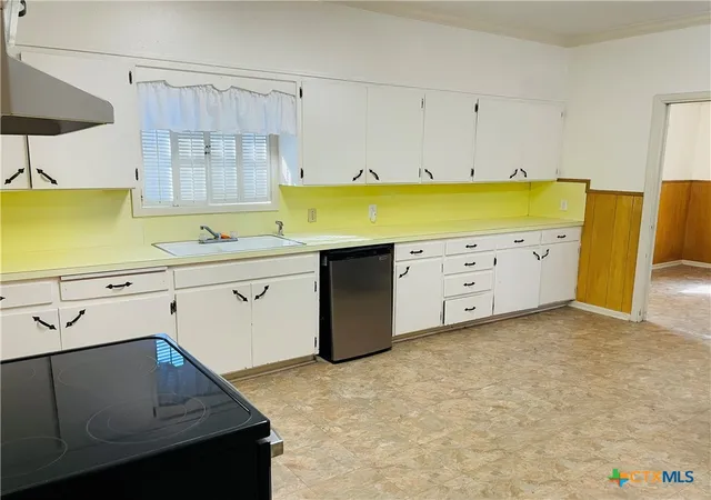 Photo 4 of Single family home for sale at 302 W French St, Cuero, TX 77954 | MLS# 601309 | Listing updated on 2026-07-31