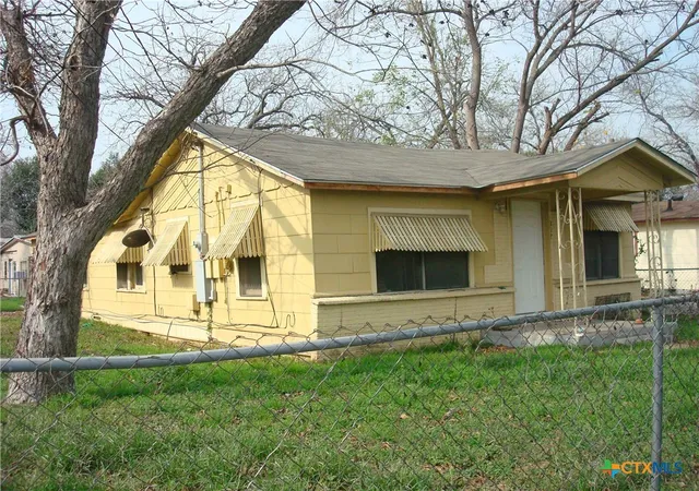 Photo 1 of Single family home for sale at 802 Campbell St, Seguin, TX 78155 | MLS# 601159 | Listing updated on 2026-10-07