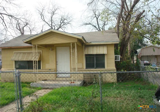 Photo 2 of Single family home for sale at 802 Campbell St, Seguin, TX 78155 | MLS# 601159 | Listing updated on 2026-10-07