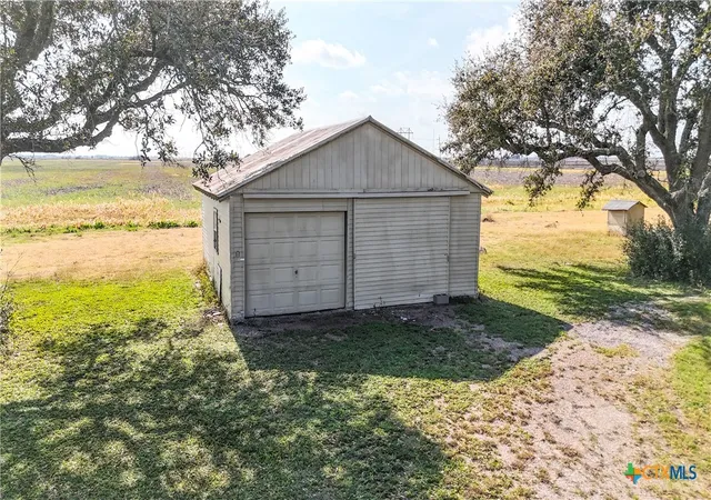 3rd image of 676 County Road 426, El Campo, TX 77437 | MLS# 601492