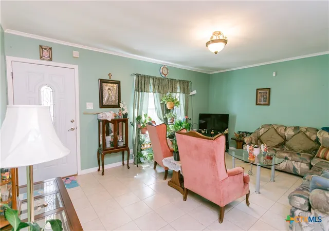 Photo 3 of Single family home for sale at 1404 E Warren Ave, Victoria, TX 77901 | MLS# 601541 | Listing updated on 2026-01-10