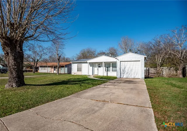 Photo 3 of Single family home for sale at 109 Massanet St, Port Lavaca, TX 77979 | MLS# 601862 | Listing updated on 2026-06-30