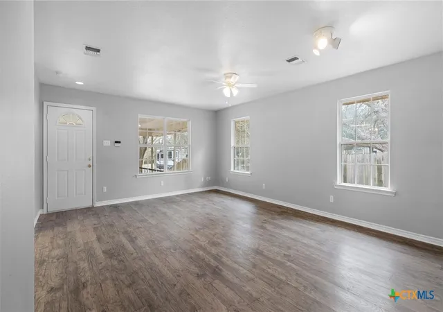 4th image of 180 Oak Ter, Seguin, TX 78155 | MLS# 602005