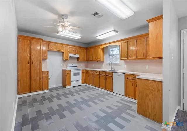 5th image of 180 Oak Ter, Seguin, TX 78155 | MLS# 602005
