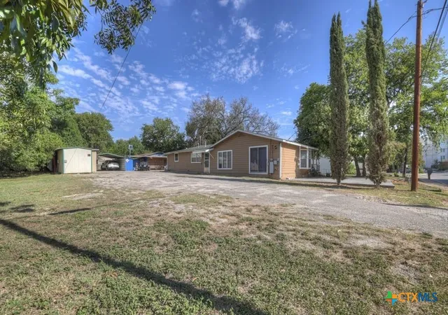 Photo 3 of Single family home for sale at 512 Valley St, San Marcos, TX 78666 | MLS# 602111 | Listing updated on 2026-07-17