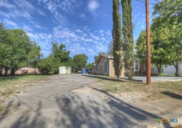 Photo 3 of Single family home for sale at 512 Valley St, San Marcos, TX 78666 | MLS# 602111 | Listing updated on 2026-07-17