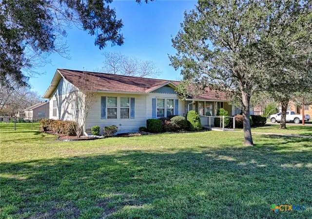 2nd image of 122 Ave E, Shiner, TX 77984 | MLS# 602368