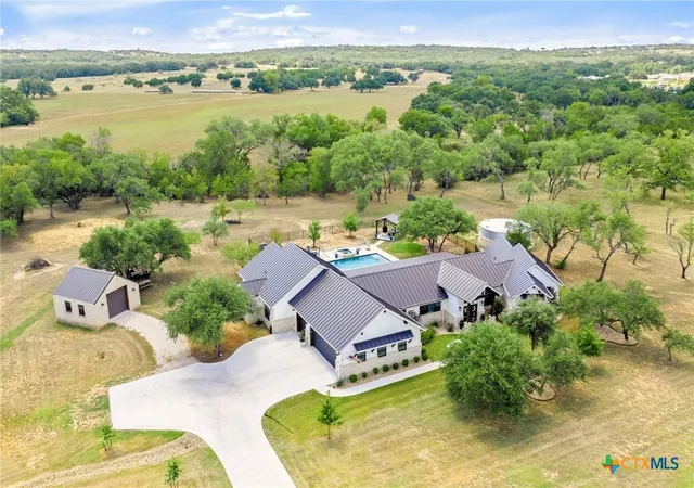 2nd image of 338 Morning Dew Dr, Round Mountain, TX 78663 | MLS# 602674