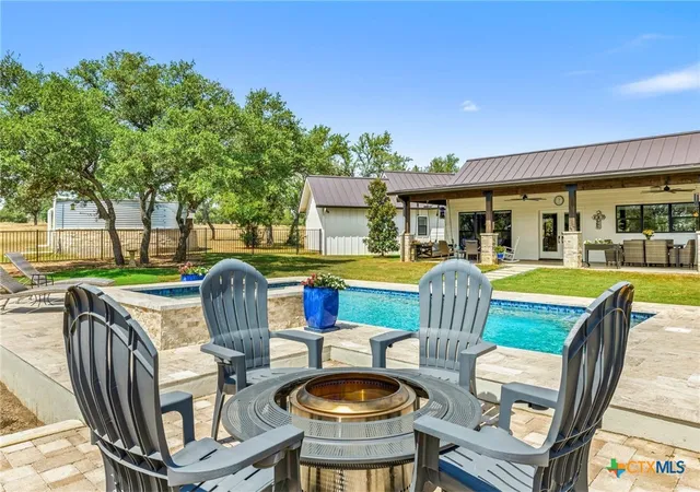 4th image of 338 Morning Dew Dr, Round Mountain, TX 78663 | MLS# 602674