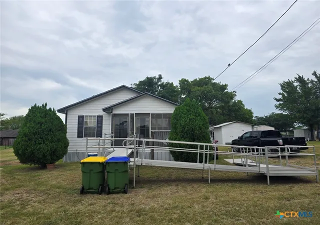 Photo 1 of Single family home for sale at 1517 School St, Gonzales, TX 78629 | MLS# 602686 | Listing updated on 2026-07-24