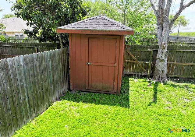 19th image of 100 Seascape Dr #B, Port Lavaca, TX 77979 | MLS# 602719