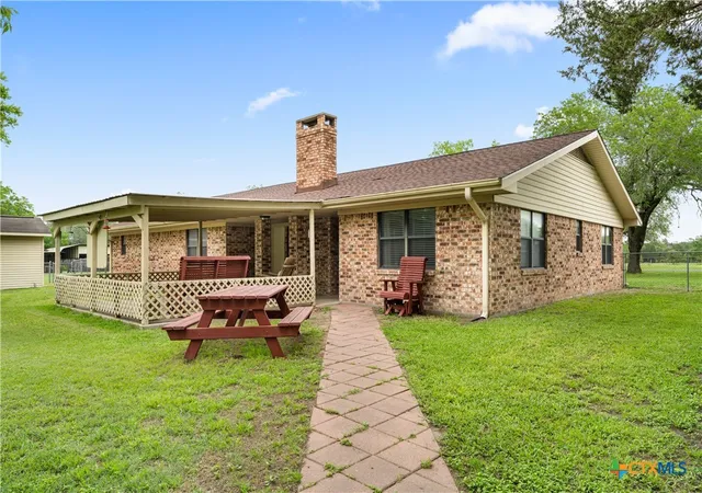 25th image of 130 Elm St, Flatonia, TX 78941 | MLS# 602764