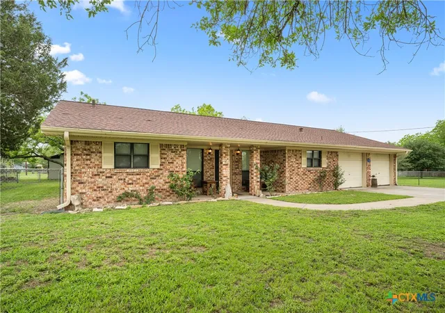 2nd image of 130 Elm St, Flatonia, TX 78941 | MLS# 602764