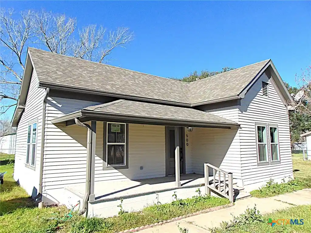 Photo 1 of Single family home for sale at 500 S Texana St, Hallettsville, TX 77964 | MLS# 602782 | Listing updated on 2026-10-24