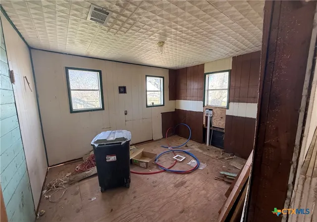 10th image of 731 W Live Oak St, Port Lavaca, TX 77979 | MLS# 603021