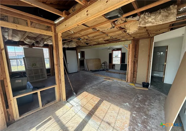 4th image of 731 W Live Oak St, Port Lavaca, TX 77979 | MLS# 603021